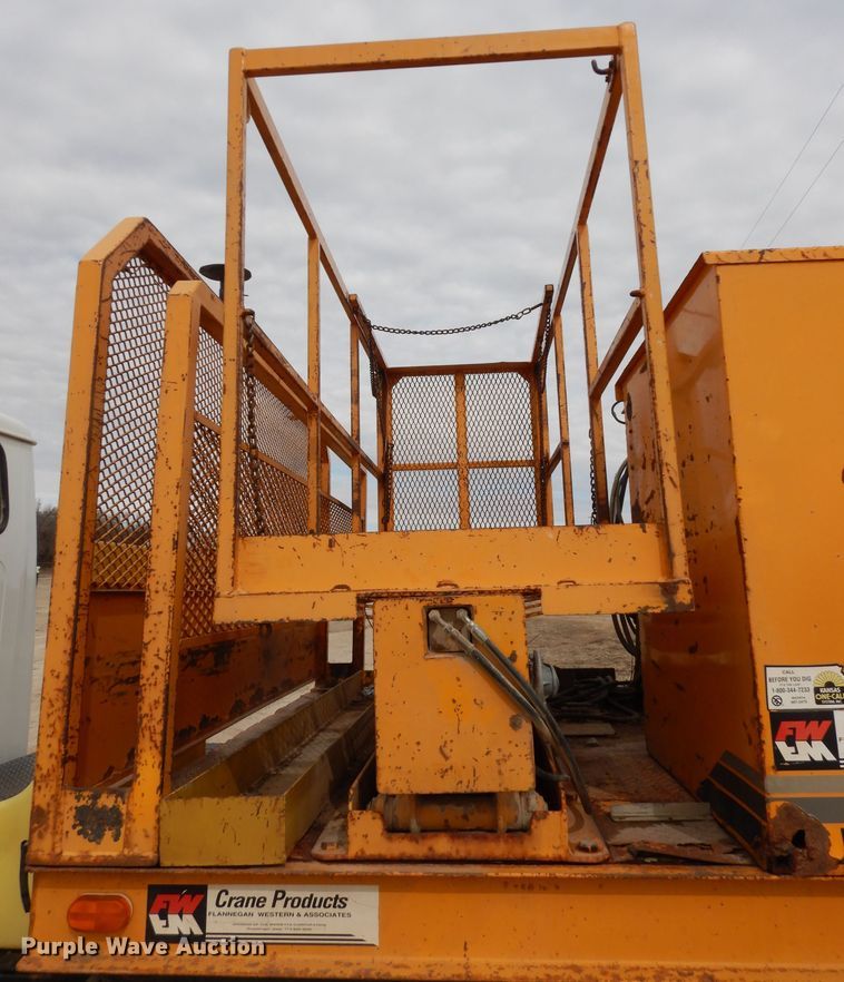 image for item DG6332 1998 International 4700 sign truck