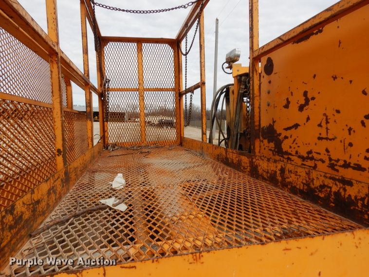 image for item DG6332 1998 International 4700 sign truck