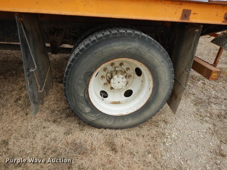 image for item DG6332 1998 International 4700 sign truck