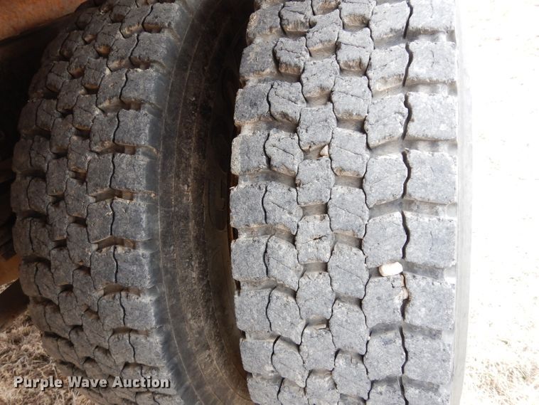 image for item DG6332 1998 International 4700 sign truck