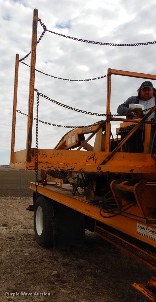 image for item DG6332 1998 International 4700 sign truck