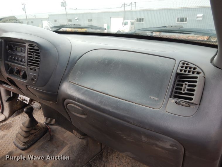 image for item DG6334 1999 Ford F150 XL SuperCab pickup truck