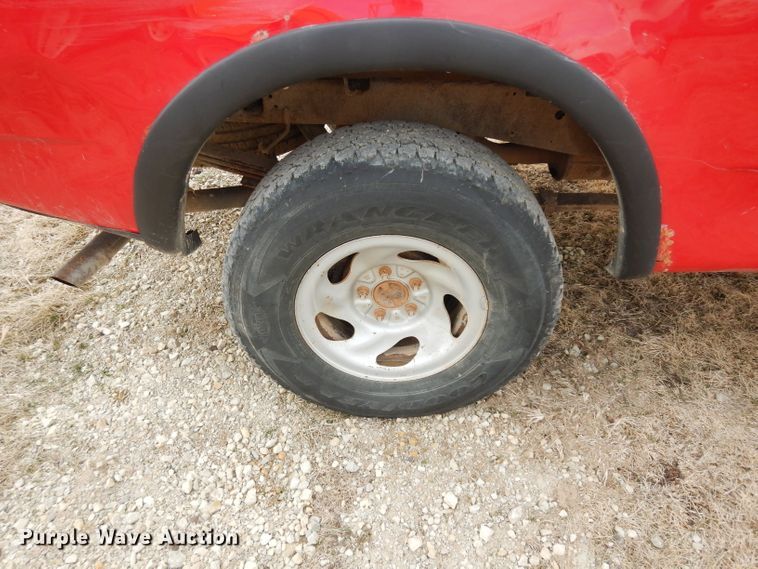 image for item DG6334 1999 Ford F150 XL SuperCab pickup truck