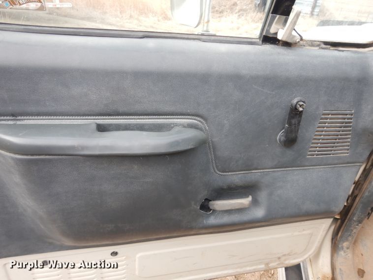 image for item DG6335 1991 Ford F350 flatbed truck with sprayer