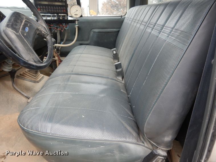 image for item DG6335 1991 Ford F350 flatbed truck with sprayer