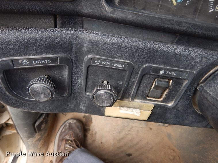 image for item DG6335 1991 Ford F350 flatbed truck with sprayer