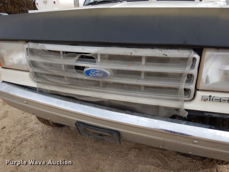 image for item DG6335 1991 Ford F350 flatbed truck with sprayer