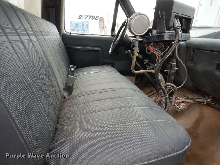 image for item DG6335 1991 Ford F350 flatbed truck with sprayer