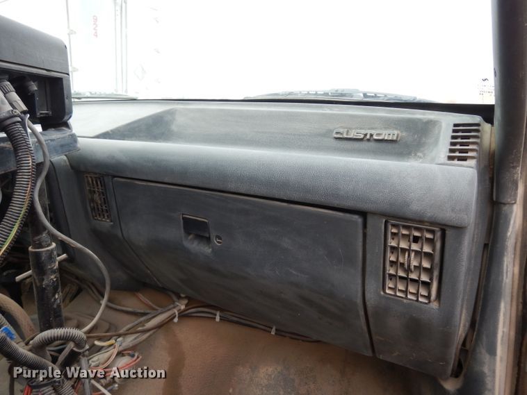 image for item DG6335 1991 Ford F350 flatbed truck with sprayer