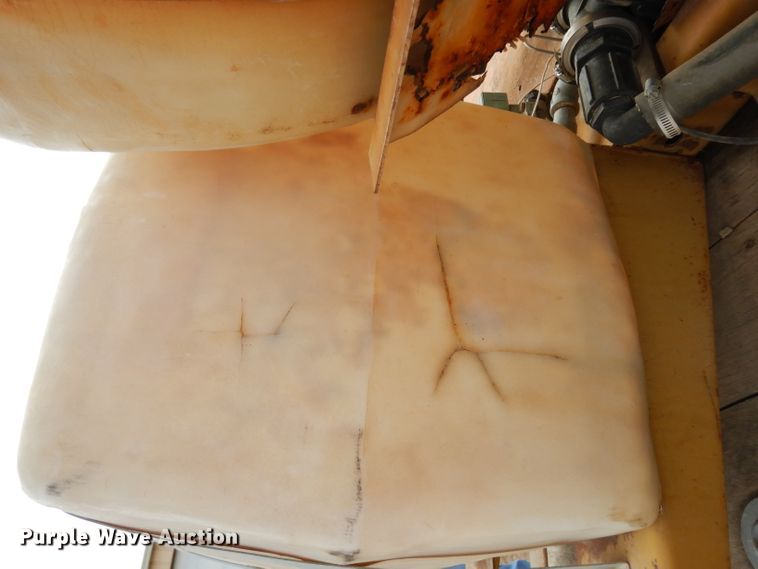 image for item DG6335 1991 Ford F350 flatbed truck with sprayer