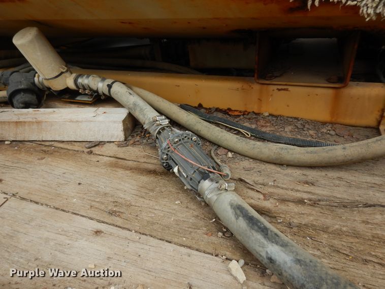 image for item DG6335 1991 Ford F350 flatbed truck with sprayer