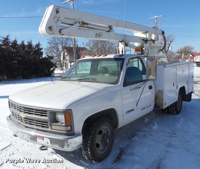 image for item DH4800 1995 Chevrolet C3500 bucket truck
