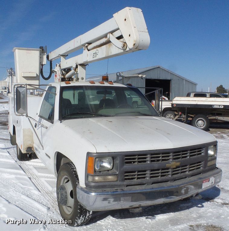 image for item DH4800 1995 Chevrolet C3500 bucket truck