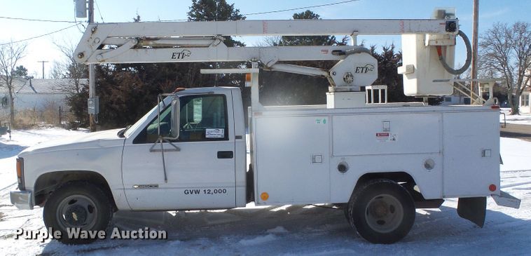 image for item DH4800 1995 Chevrolet C3500 bucket truck