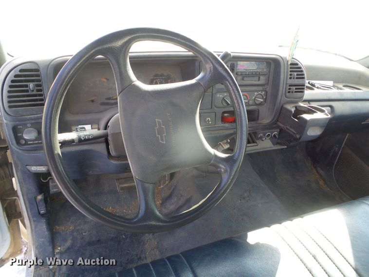 image for item DH4800 1995 Chevrolet C3500 bucket truck