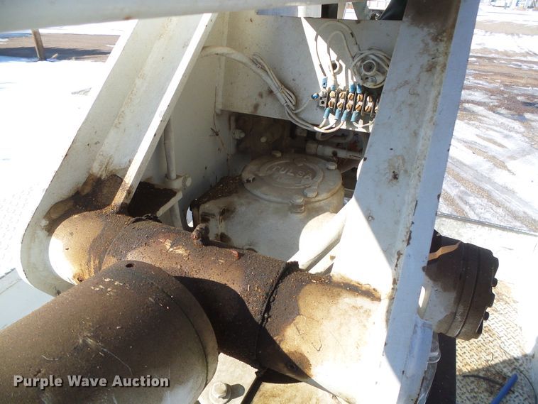 image for item DH4800 1995 Chevrolet C3500 bucket truck