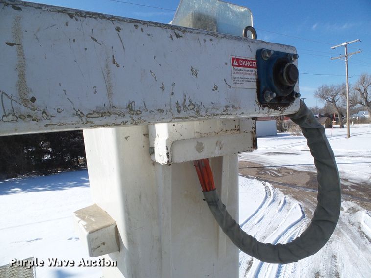 image for item DH4800 1995 Chevrolet C3500 bucket truck