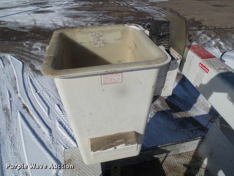 image for item DH4800 1995 Chevrolet C3500 bucket truck