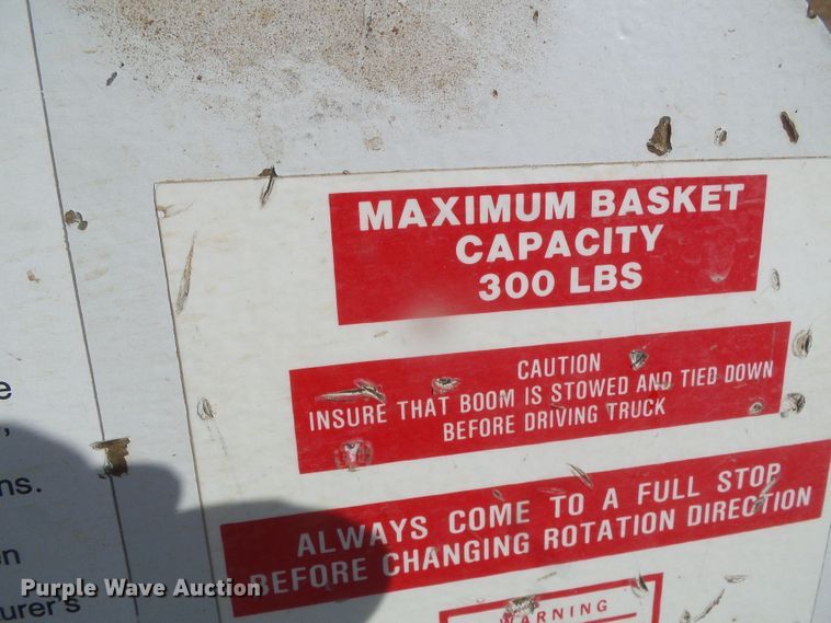 image for item DH4800 1995 Chevrolet C3500 bucket truck