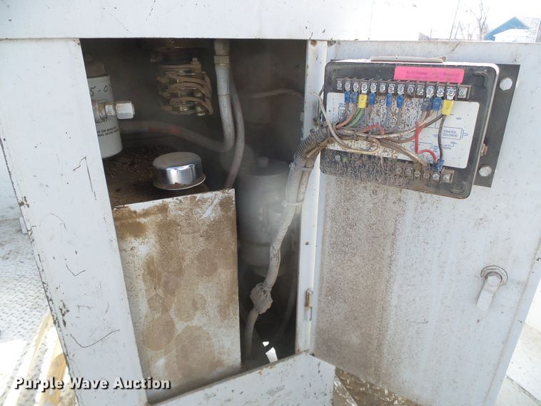 image for item DH4800 1995 Chevrolet C3500 bucket truck