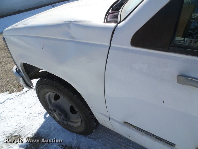 image for item DH4800 1995 Chevrolet C3500 bucket truck