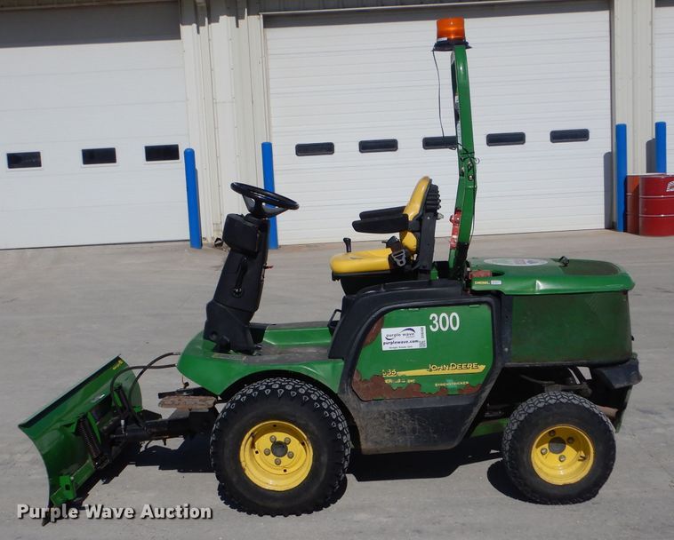 image for item DH6408 2008 John Deere 1565 Series II lawn mower