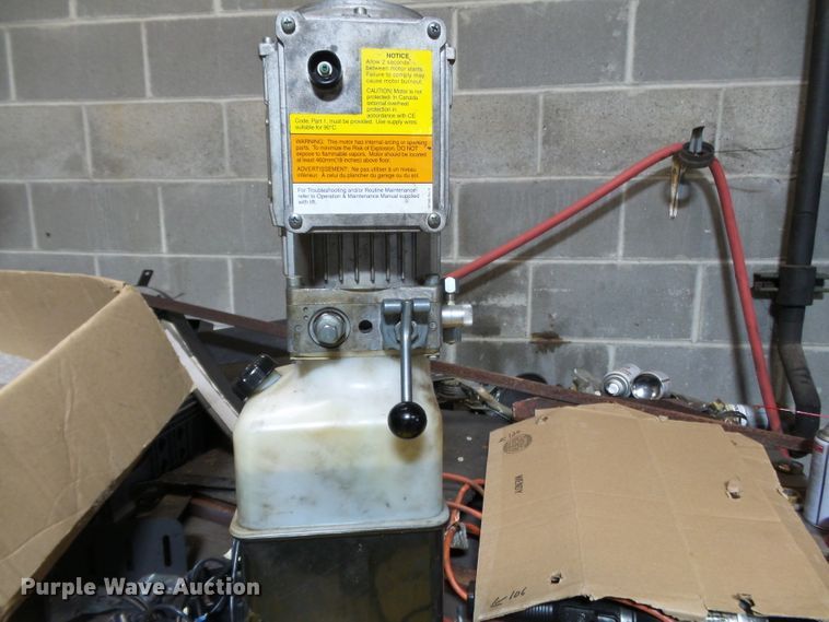 image for item DH7869 Rotary SP0A10N700 two post automotive lift