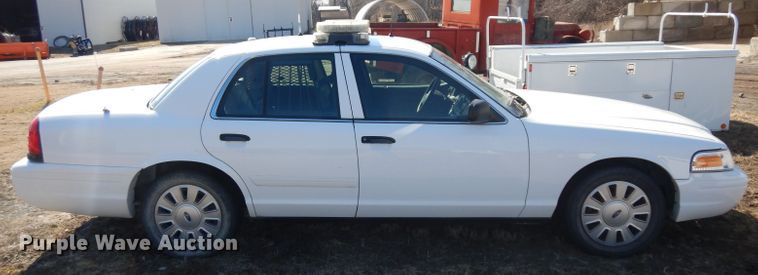 image for item ER9900 2010 Ford Crown Victoria Police Interceptor