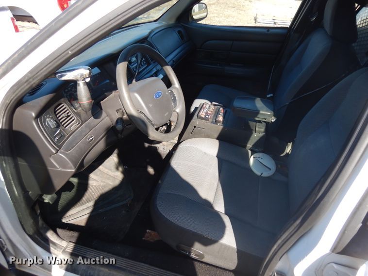 image for item ER9900 2010 Ford Crown Victoria Police Interceptor