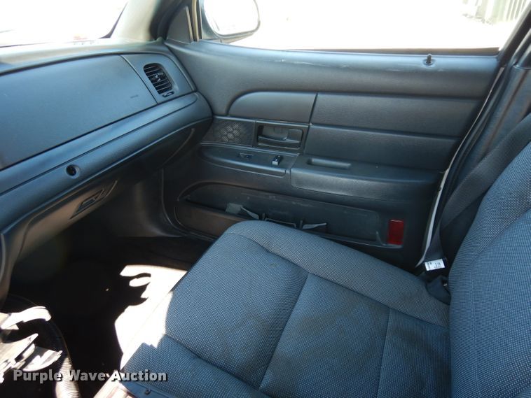 image for item ER9900 2010 Ford Crown Victoria Police Interceptor