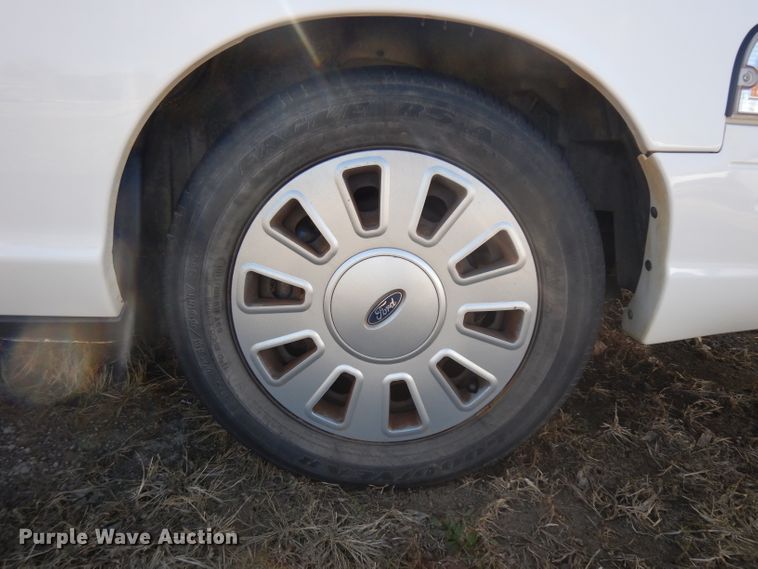 image for item ER9900 2010 Ford Crown Victoria Police Interceptor