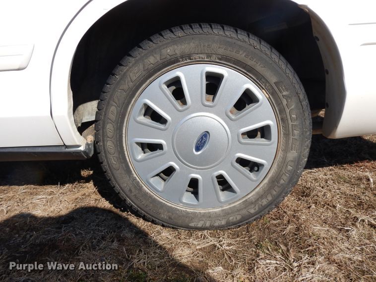 image for item ER9900 2010 Ford Crown Victoria Police Interceptor