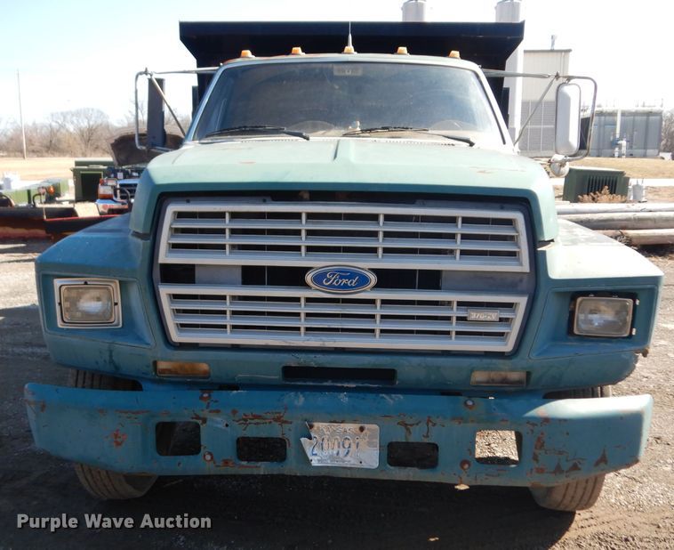 image for item ER9902 1986 Ford F700 dump truck