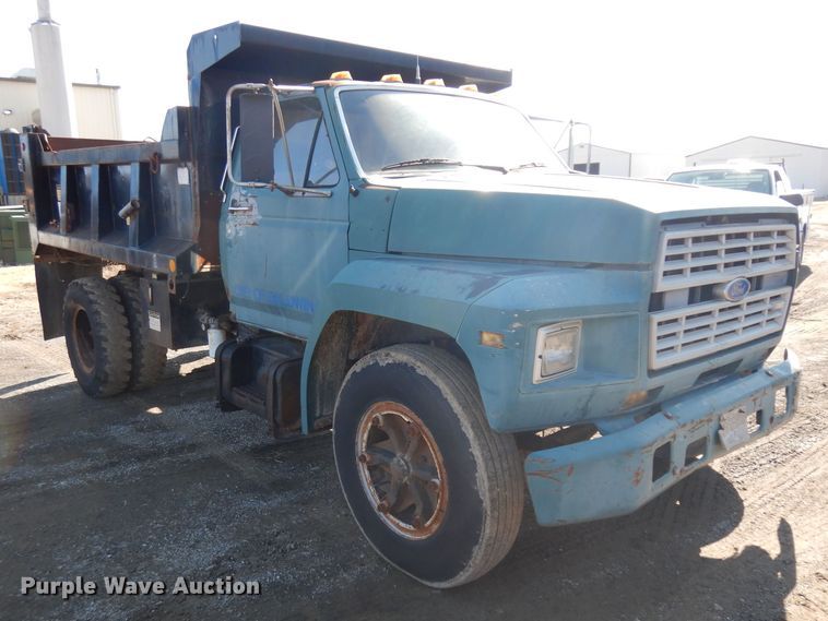 image for item ER9902 1986 Ford F700 dump truck
