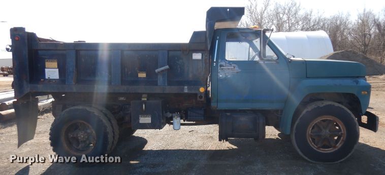 image for item ER9902 1986 Ford F700 dump truck