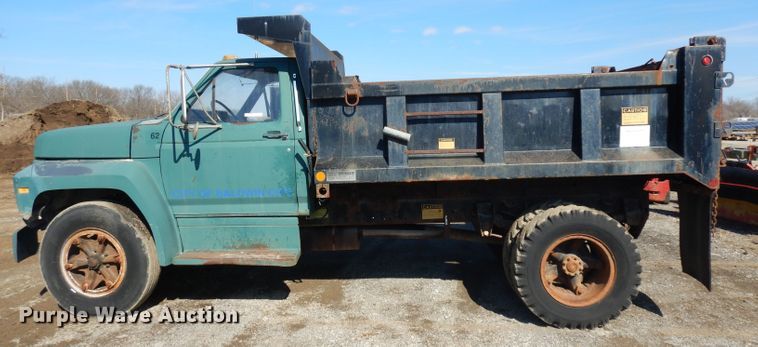 image for item ER9902 1986 Ford F700 dump truck