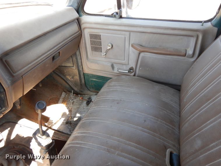 image for item ER9902 1986 Ford F700 dump truck