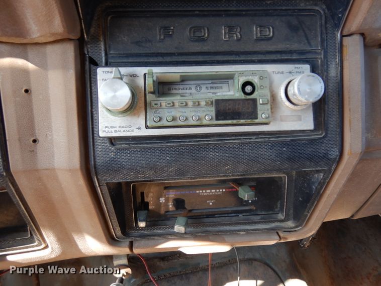 image for item ER9902 1986 Ford F700 dump truck