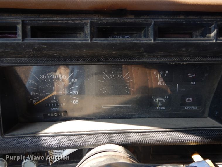 image for item ER9902 1986 Ford F700 dump truck