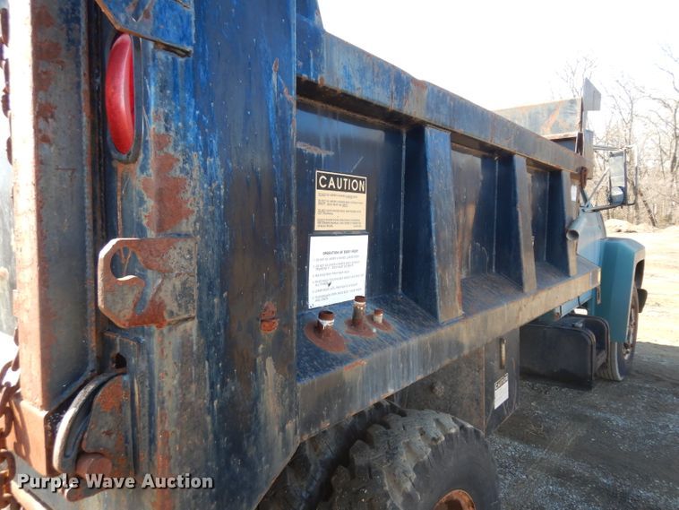 image for item ER9902 1986 Ford F700 dump truck