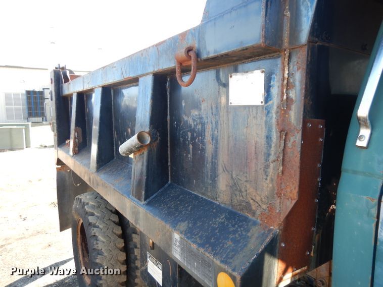 image for item ER9902 1986 Ford F700 dump truck