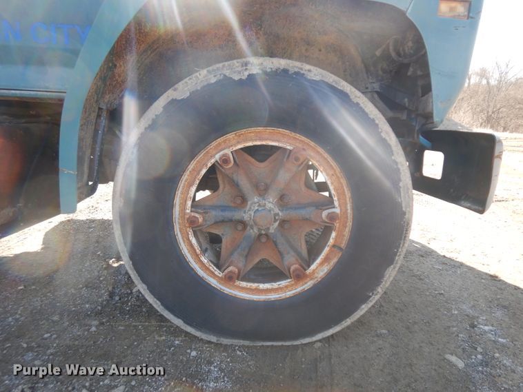 image for item ER9902 1986 Ford F700 dump truck