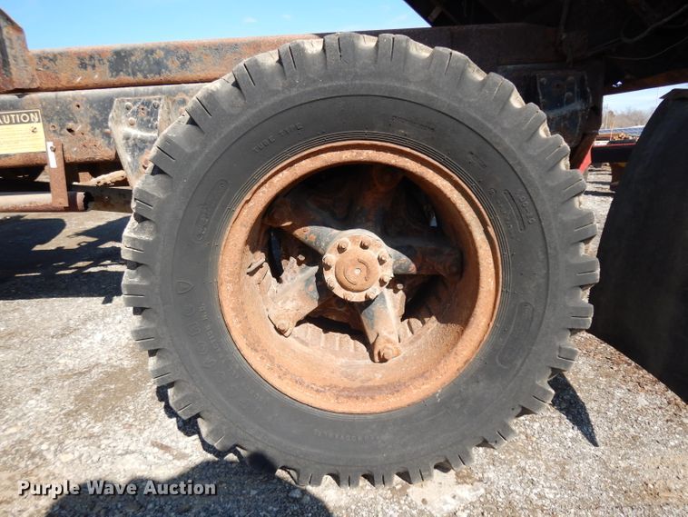 image for item ER9902 1986 Ford F700 dump truck