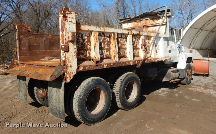 image for item ER9908 1995 Ford L8000 dump truck
