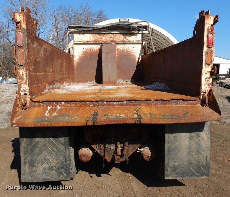 image for item ER9908 1995 Ford L8000 dump truck