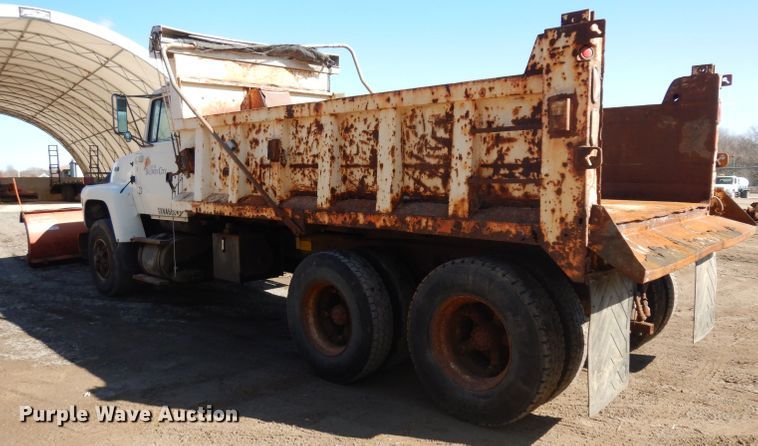 image for item ER9908 1995 Ford L8000 dump truck
