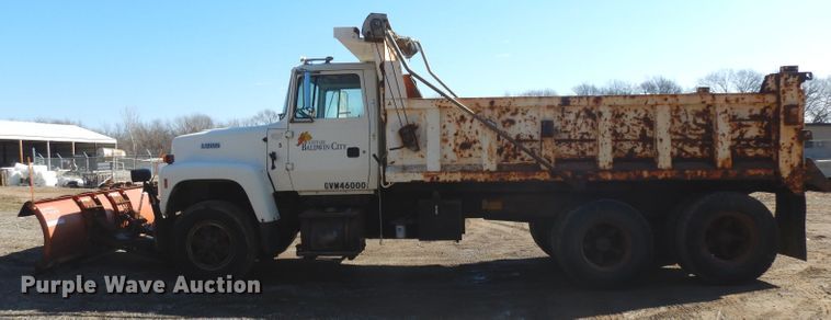 image for item ER9908 1995 Ford L8000 dump truck