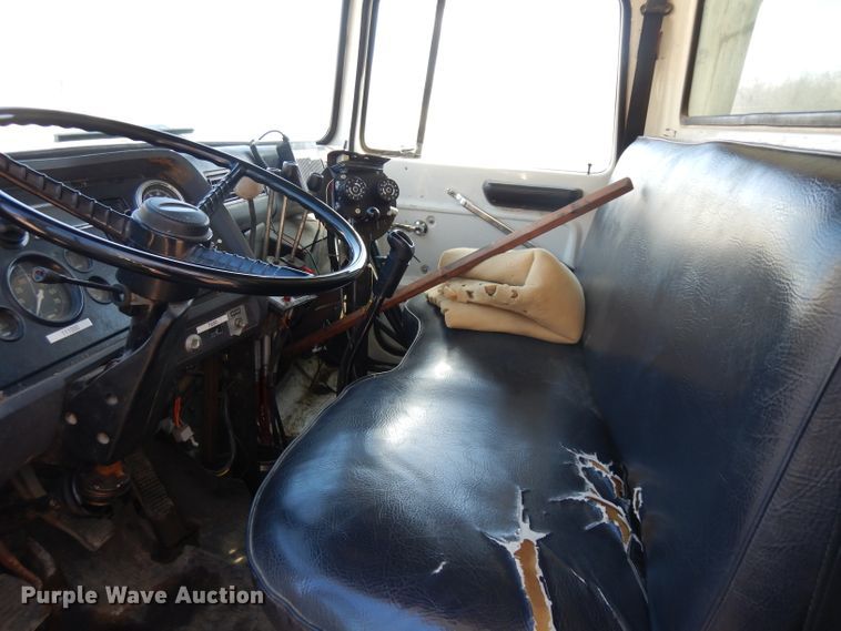 image for item ER9908 1995 Ford L8000 dump truck