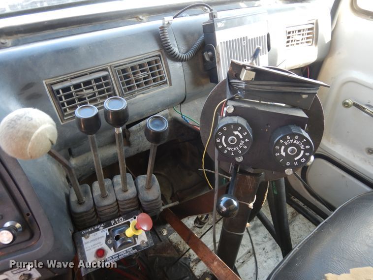 image for item ER9908 1995 Ford L8000 dump truck