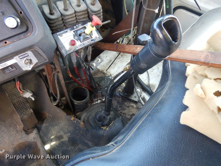 image for item ER9908 1995 Ford L8000 dump truck